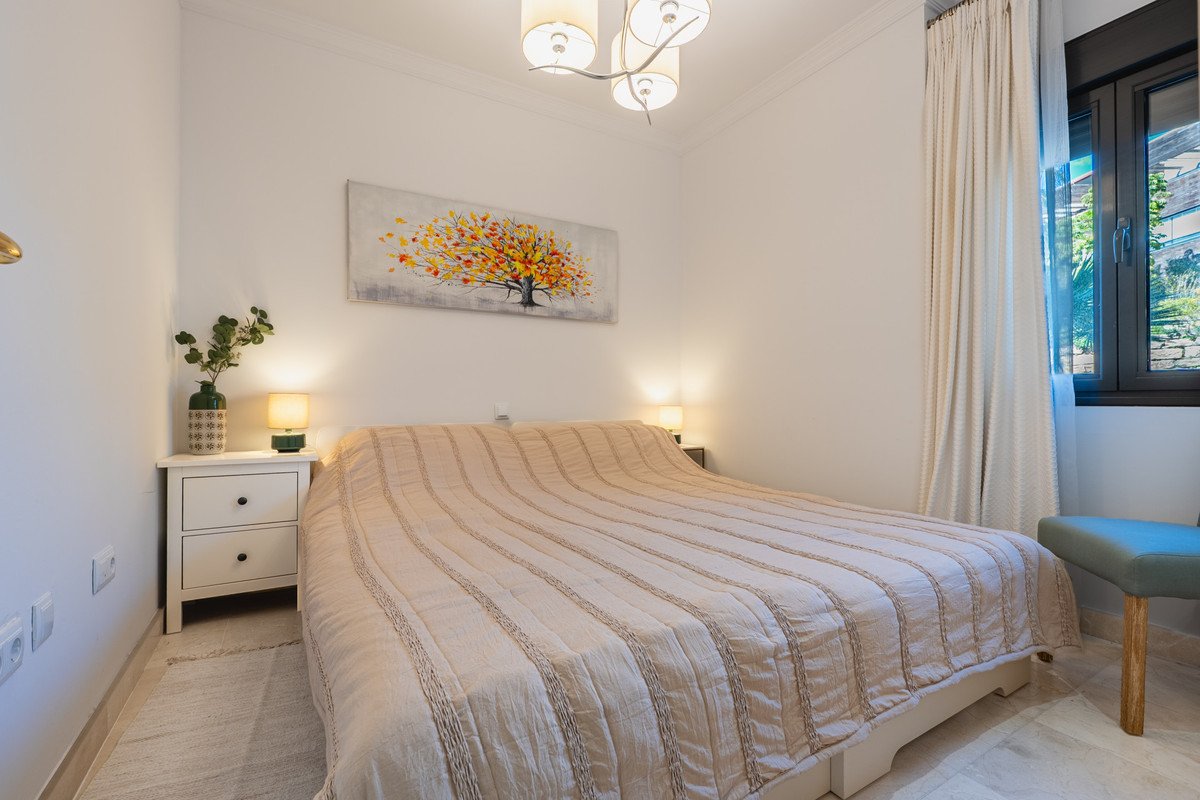 2 Bed Middle Floor Apartment in Los Flamingos