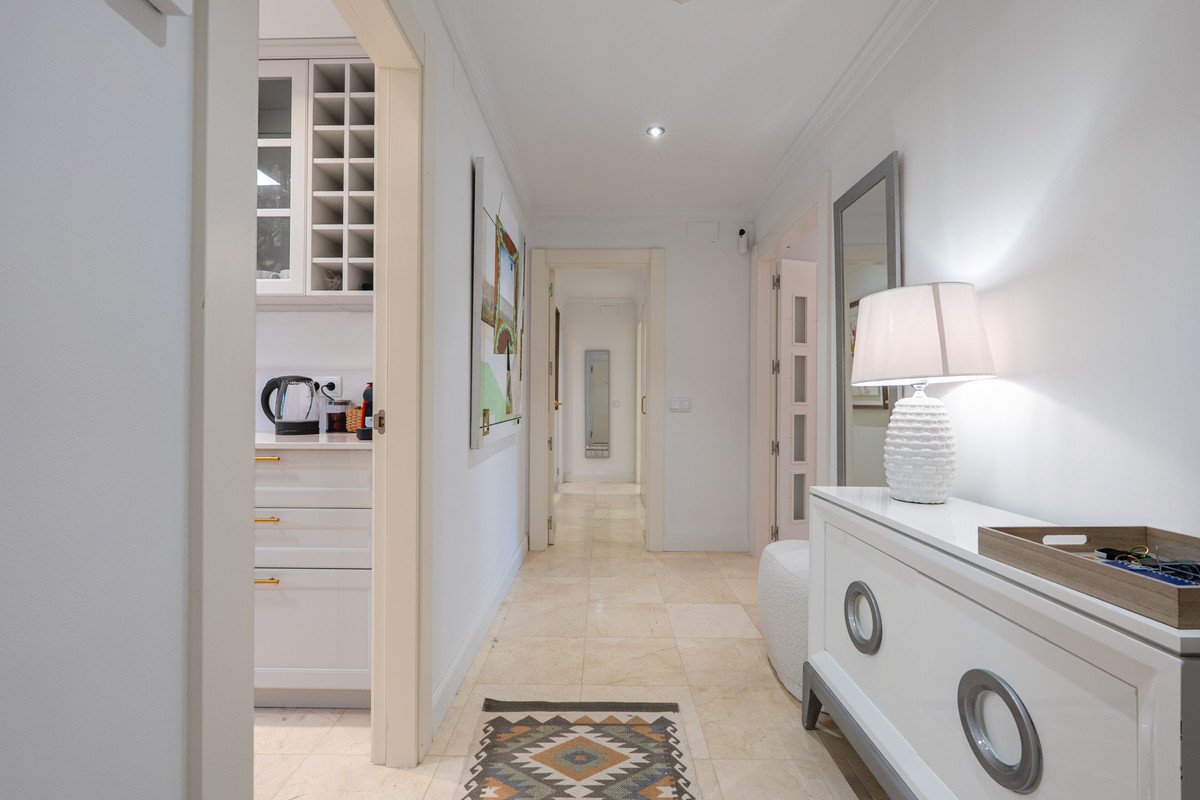2 Bed Middle Floor Apartment in Los Flamingos