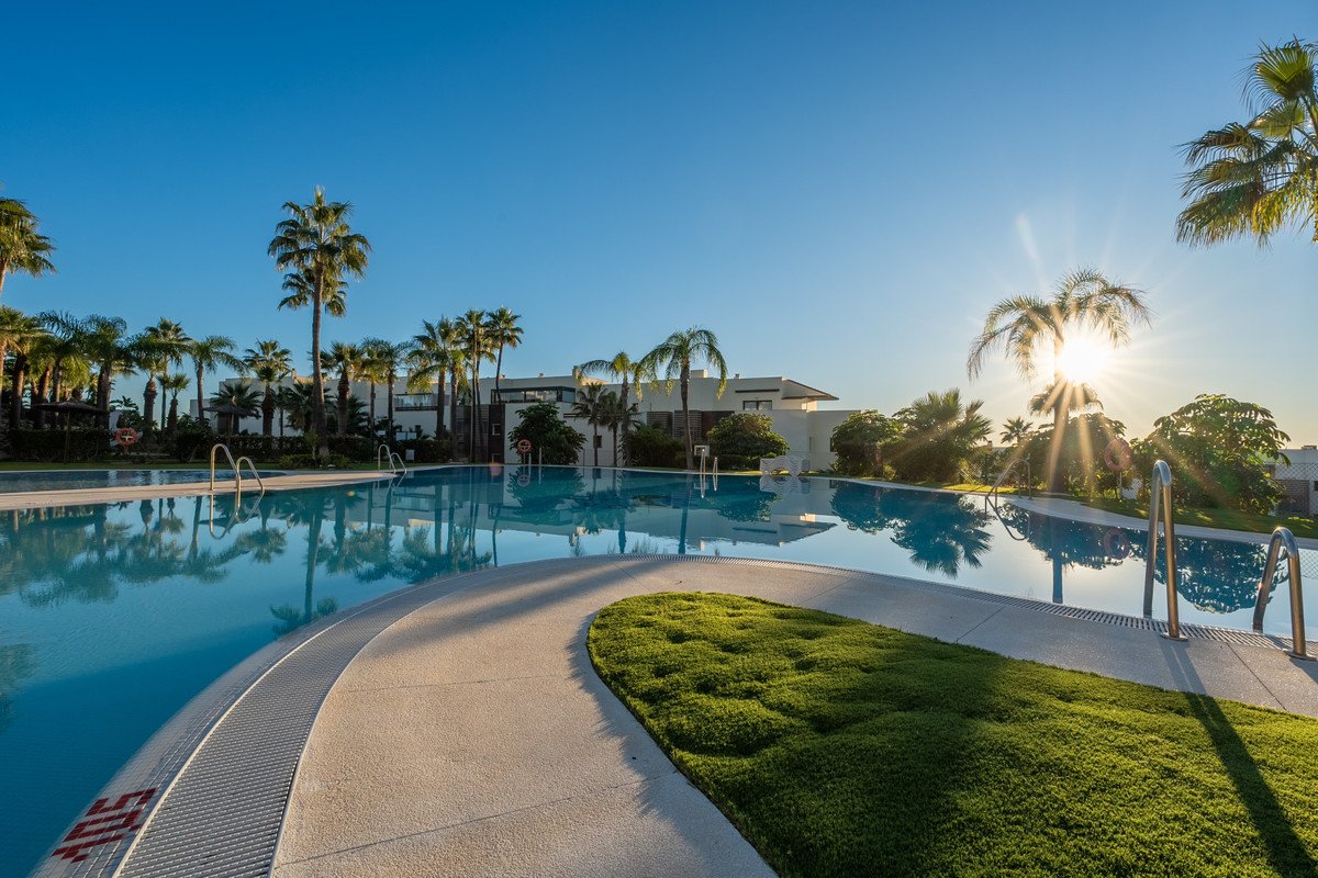 2 Bed Middle Floor Apartment in Los Flamingos