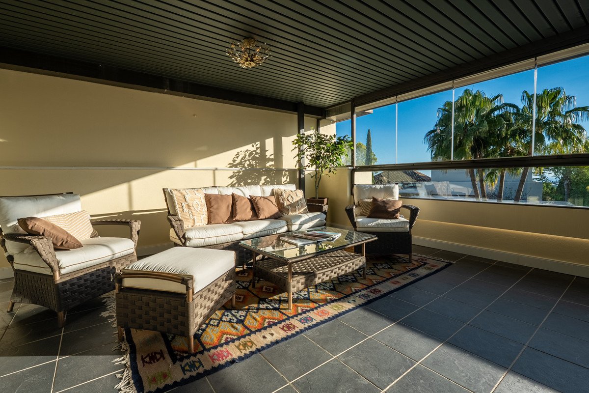 2 Bed Middle Floor Apartment in Los Flamingos