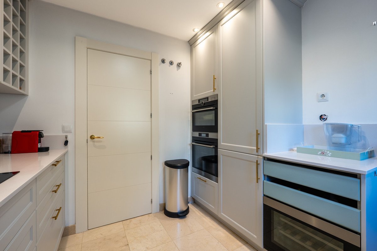 2 Bed Middle Floor Apartment in Los Flamingos