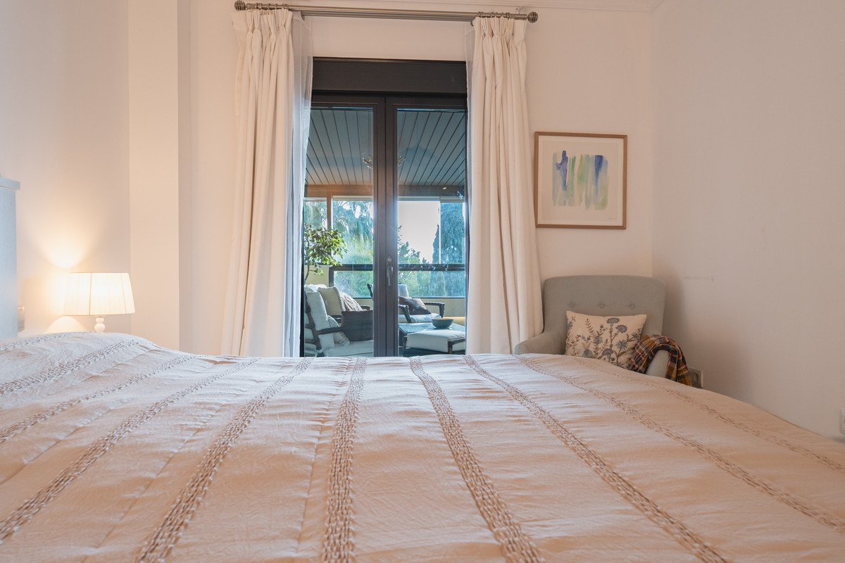 2 Bed Middle Floor Apartment in Los Flamingos