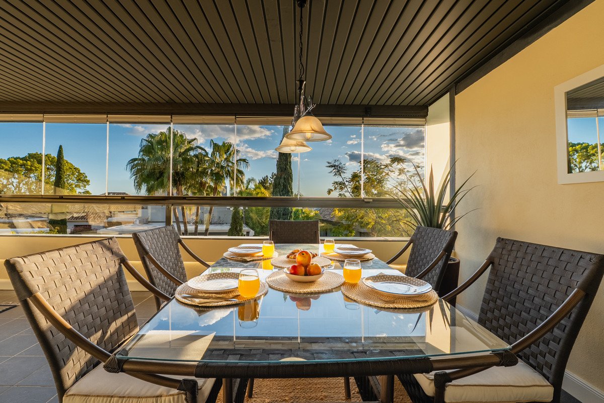 2 Bed Middle Floor Apartment in Los Flamingos