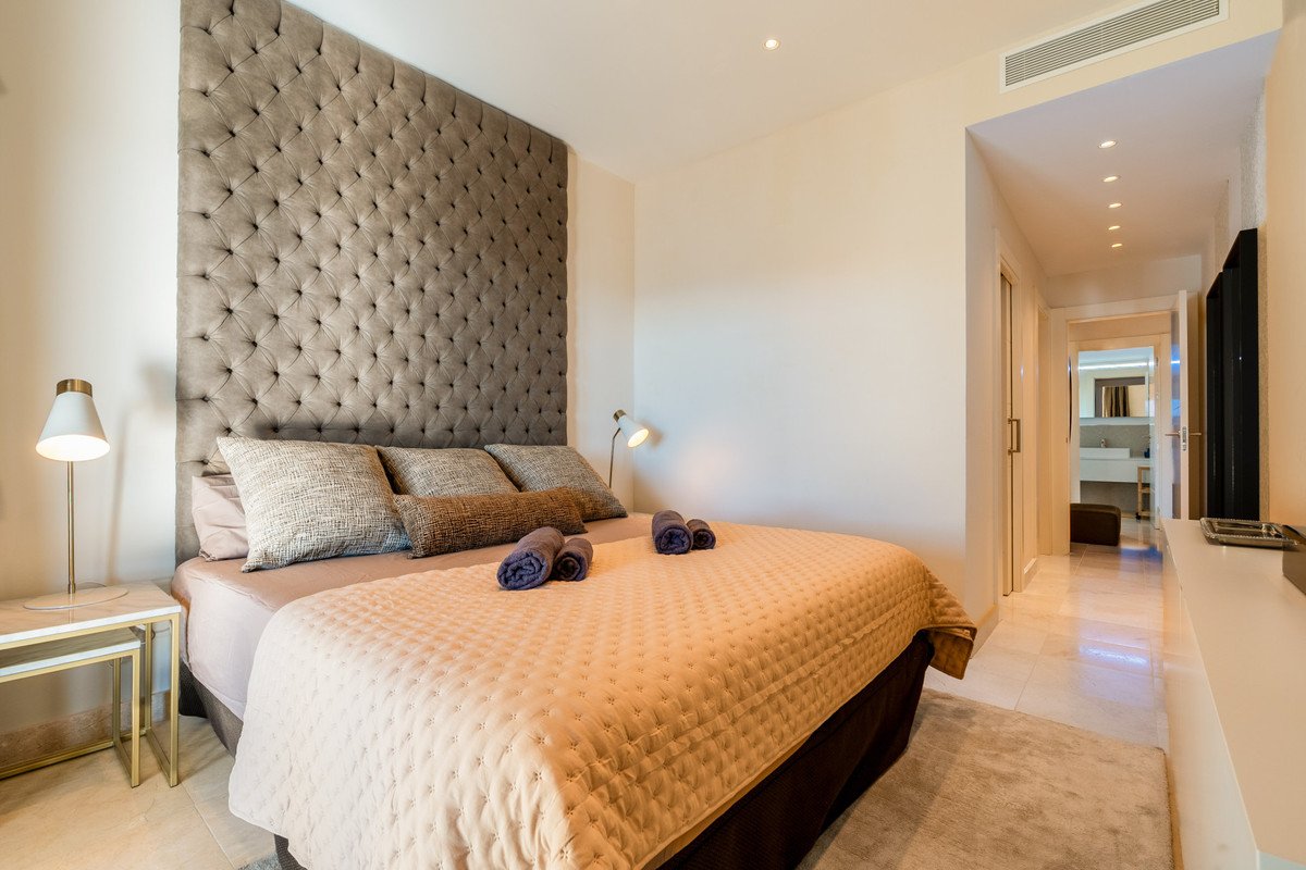 2 Bed Middle Floor Apartment in Benahavís