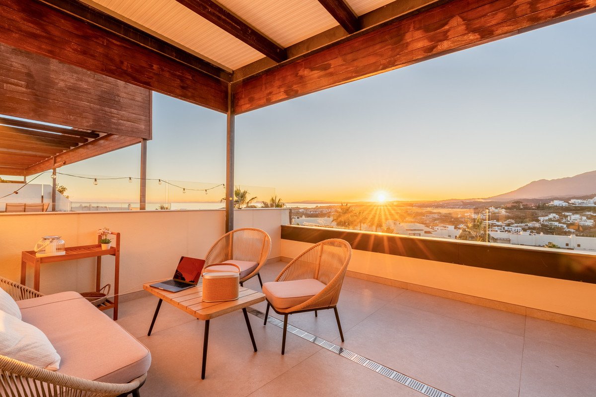 2 Bed Middle Floor Apartment in Benahavís