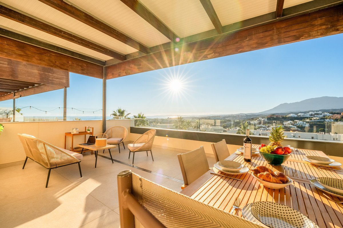 2 Bed Middle Floor Apartment in Benahavís