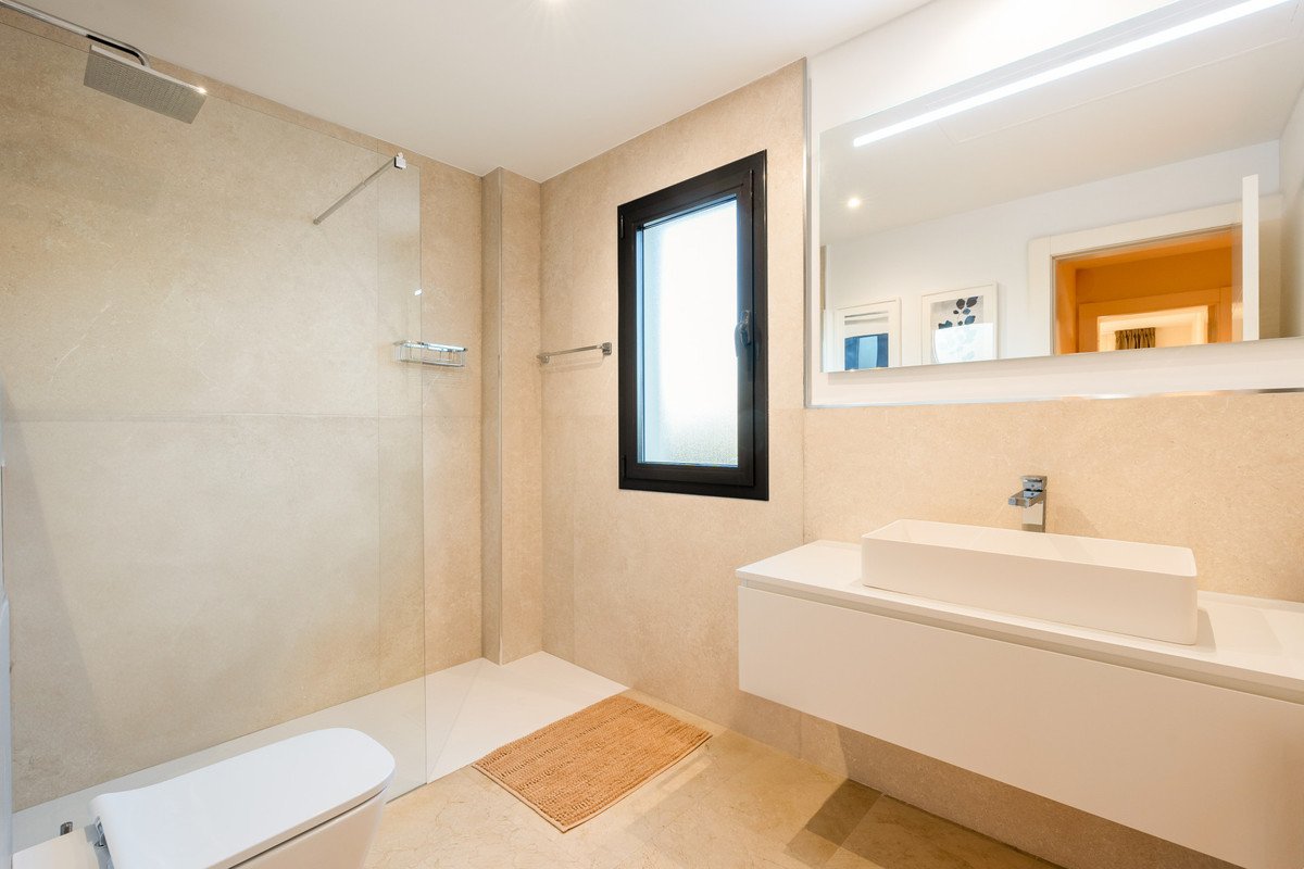 2 Bed Middle Floor Apartment in Benahavís