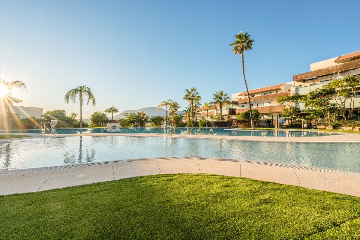 2 Bed Middle Floor Apartment in Benahavís