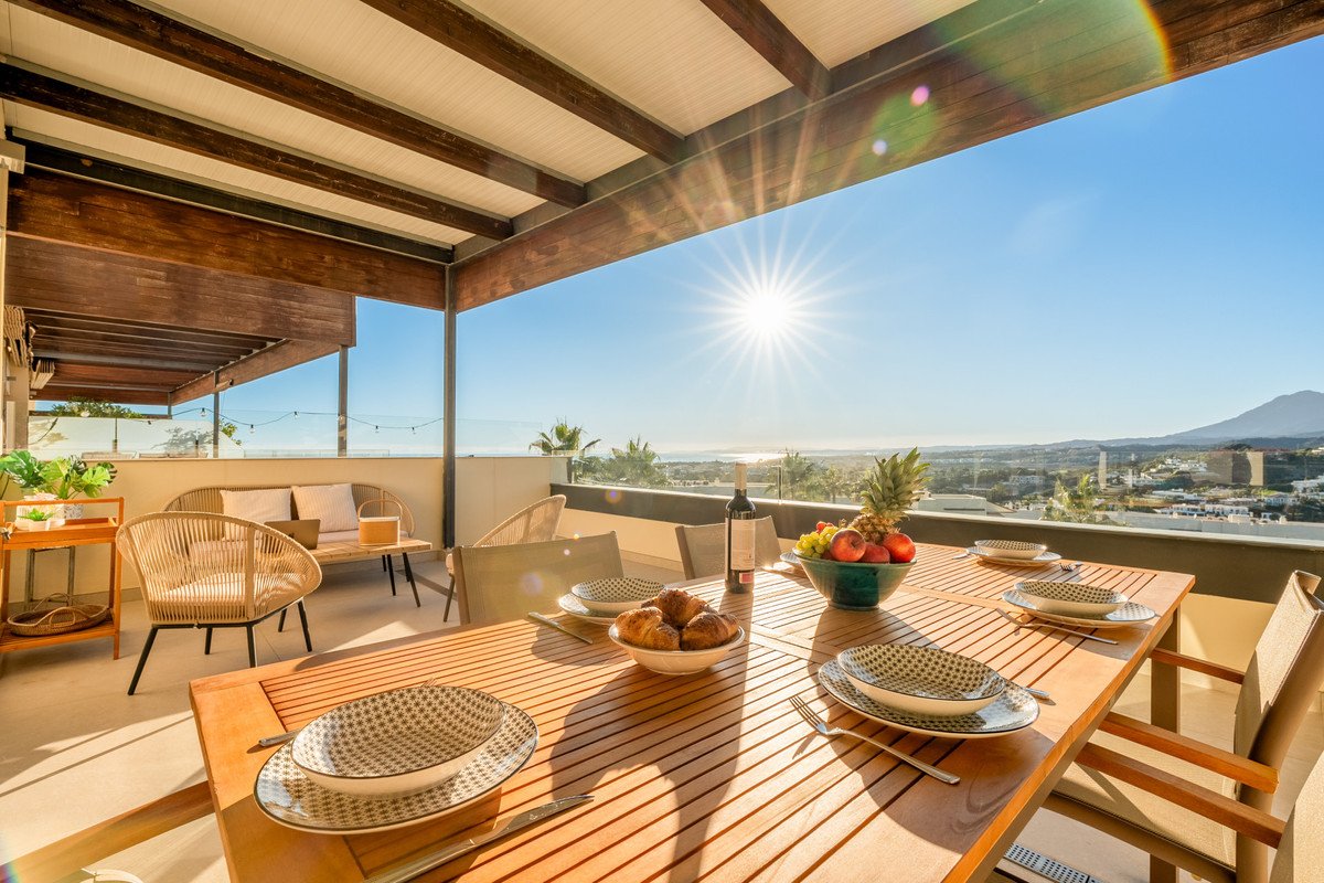 2 Bed Middle Floor Apartment in Benahavís
