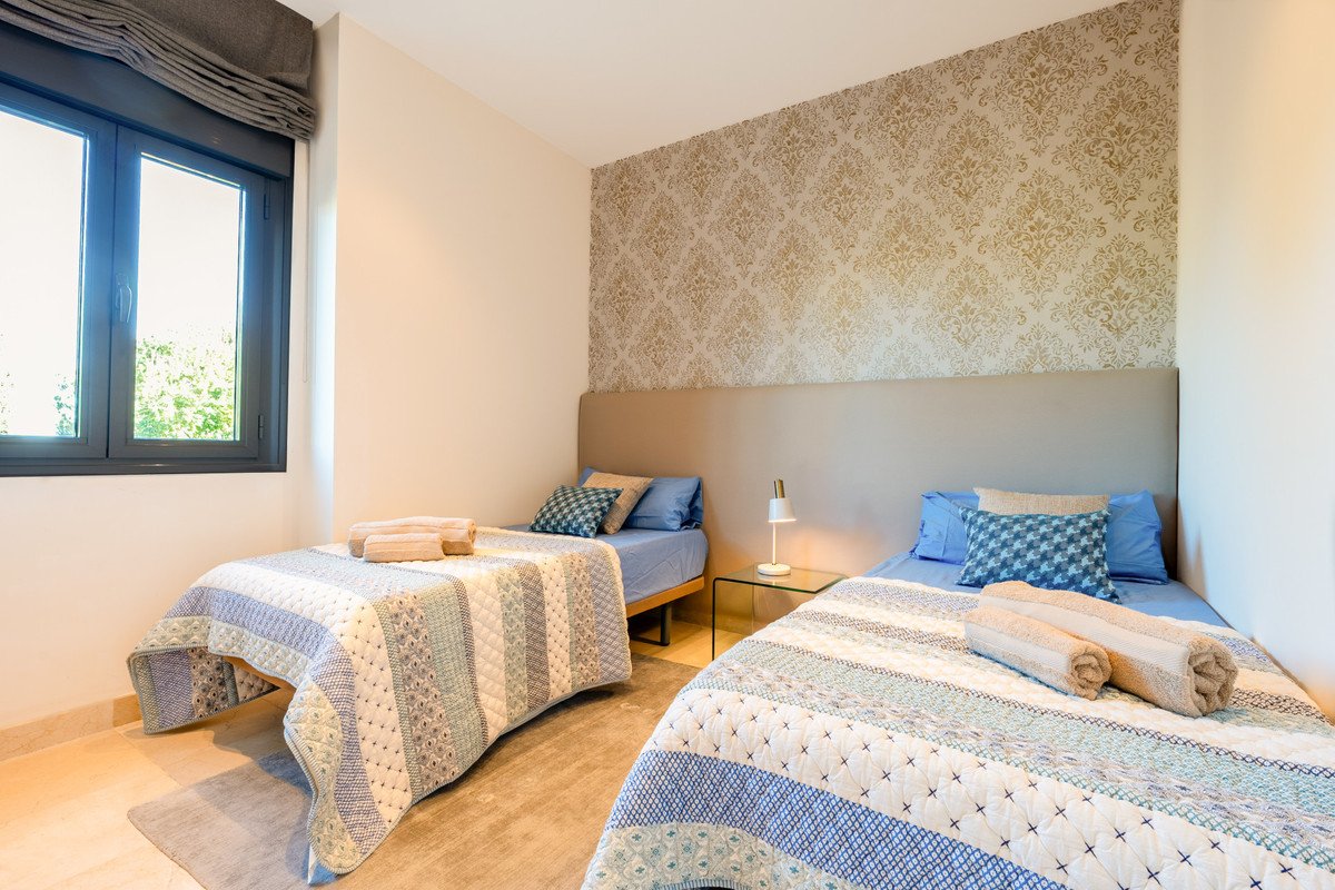 2 Bed Middle Floor Apartment in Benahavís