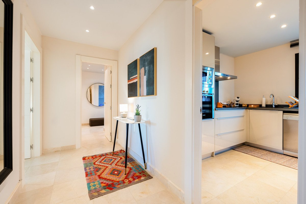 2 Bed Middle Floor Apartment in Benahavís