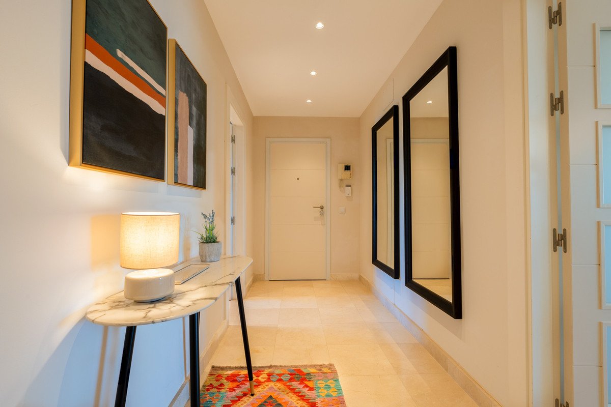 2 Bed Middle Floor Apartment in Benahavís