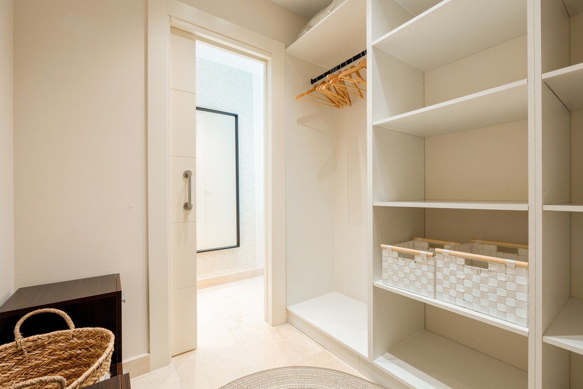 2 Bed Middle Floor Apartment in Benahavís