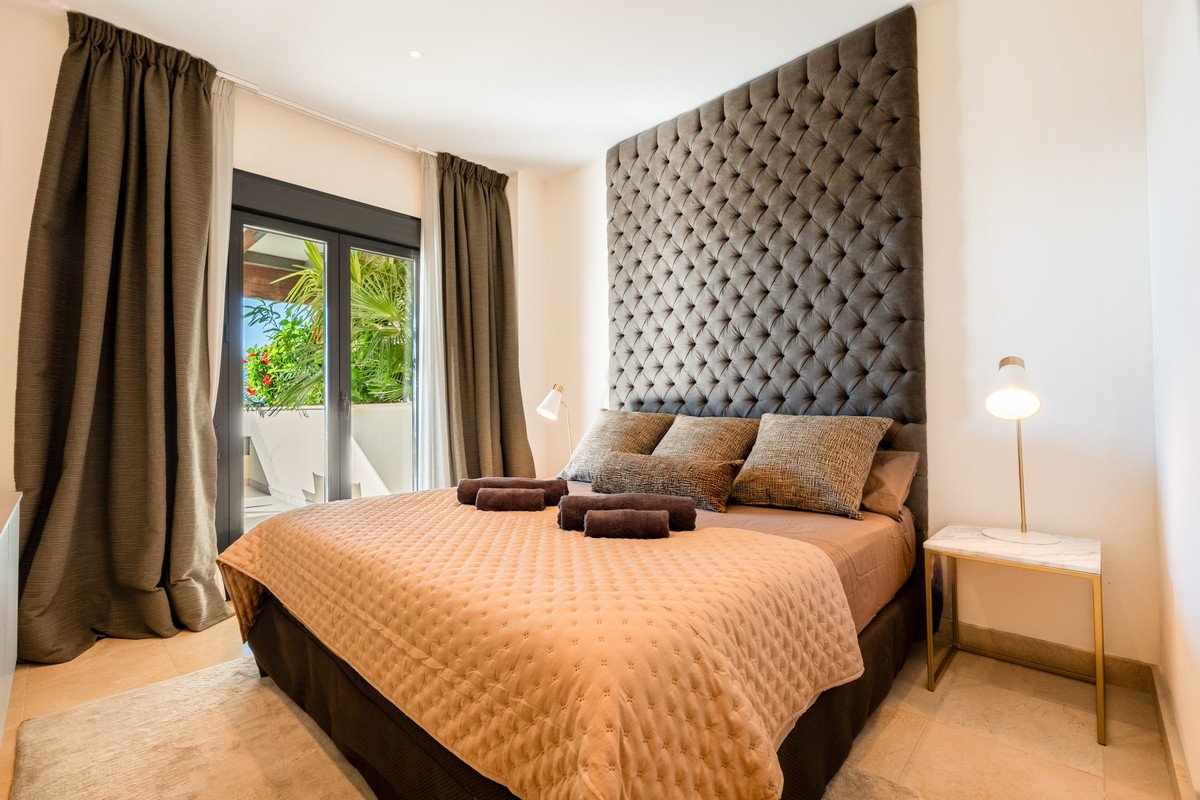 2 Bed Middle Floor Apartment in Benahavís