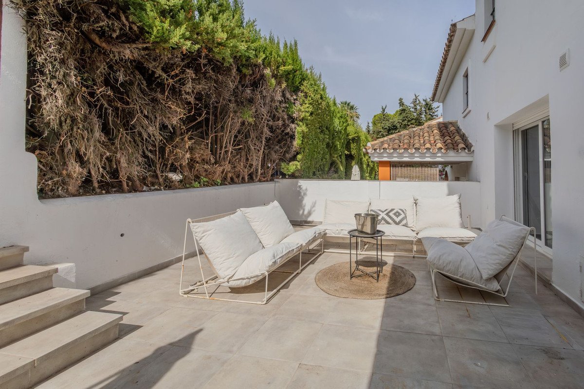 4 Bed Townhouse in Nueva Andalucía