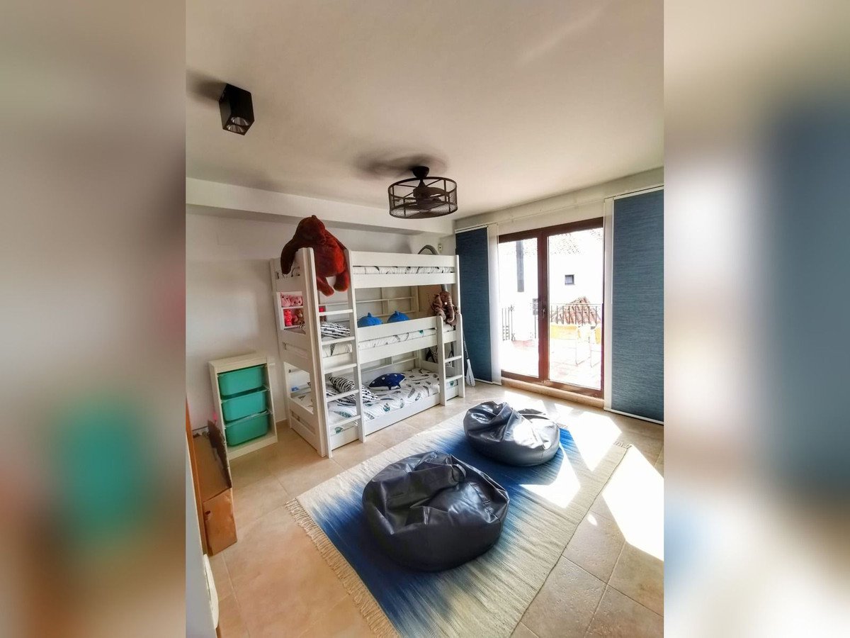 4 Bed Penthouse Duplex in Altos de los Monteros