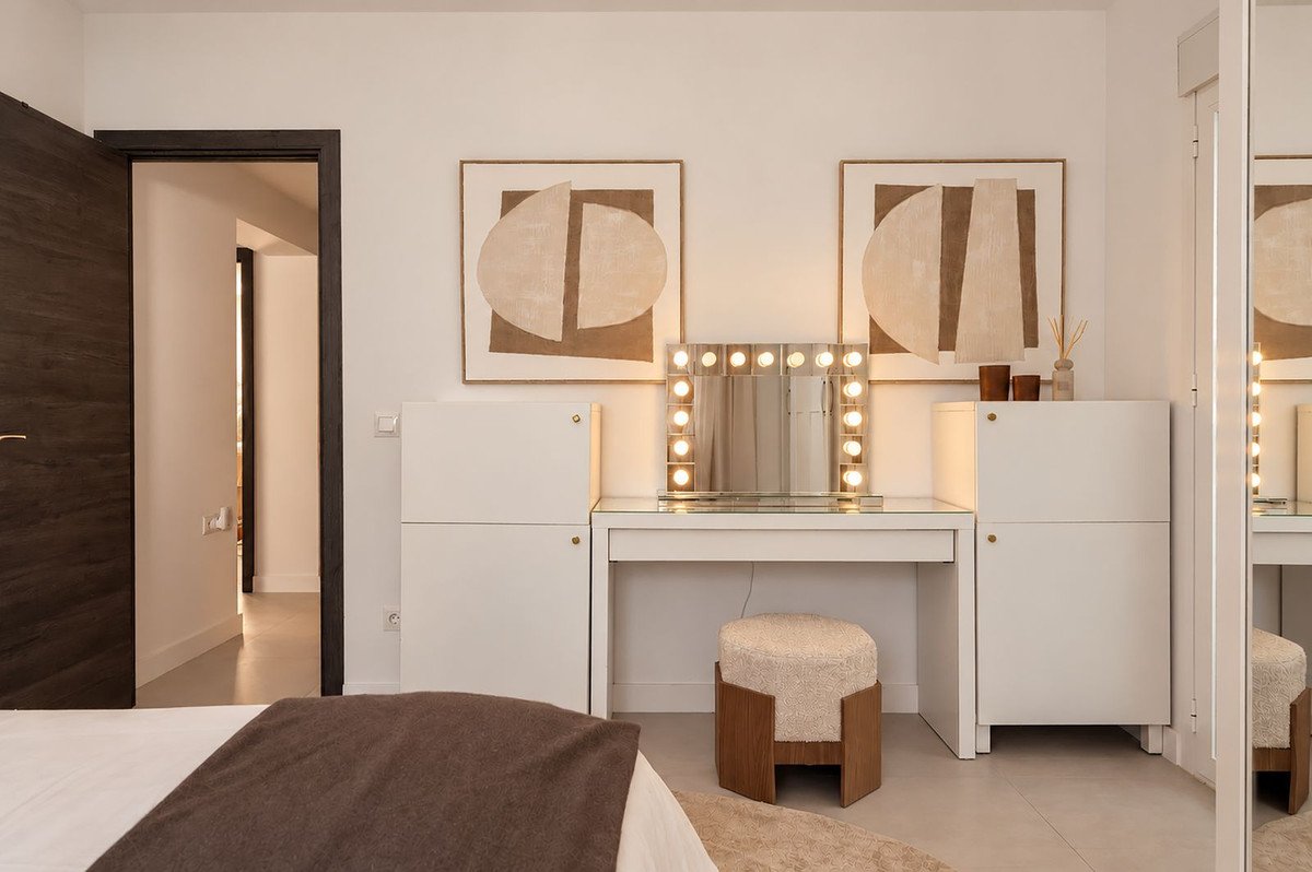 3 Bed Middle Floor Apartment in Nueva Andalucía
