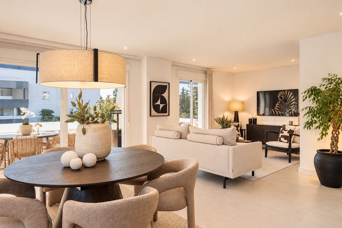 3 Bed Middle Floor Apartment in Nueva Andalucía
