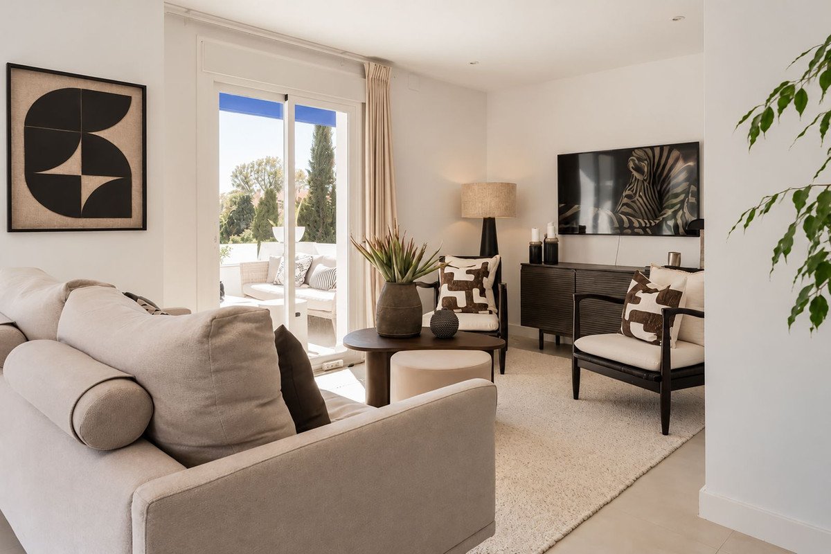 3 Bed Middle Floor Apartment in Nueva Andalucía