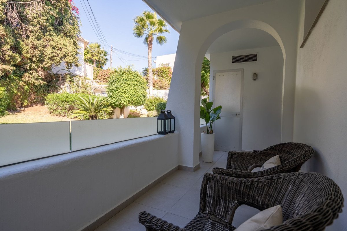 3 Bed Middle Floor Apartment in Nueva Andalucía