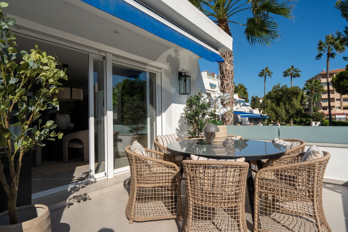 3 Bed Middle Floor Apartment in Nueva Andalucía