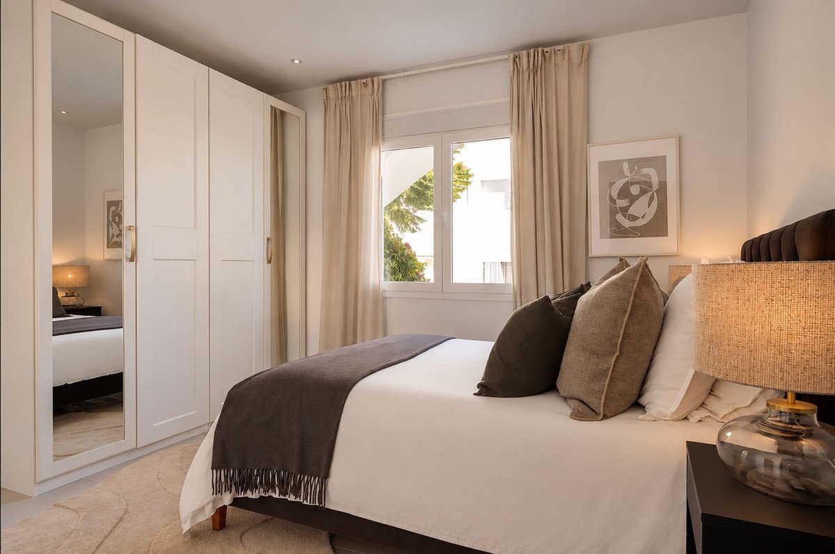 3 Bed Middle Floor Apartment in Nueva Andalucía
