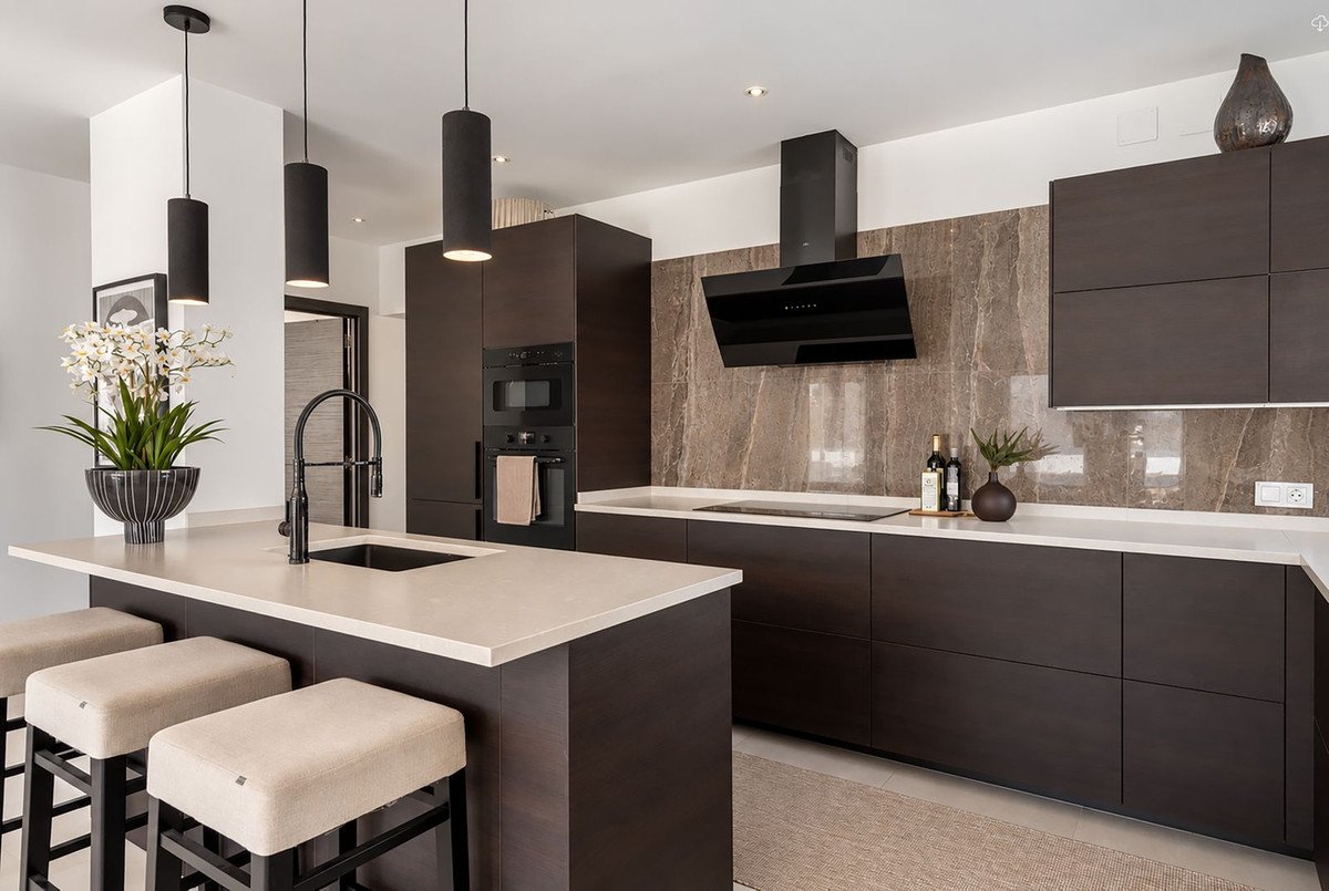 3 Bed Middle Floor Apartment in Nueva Andalucía