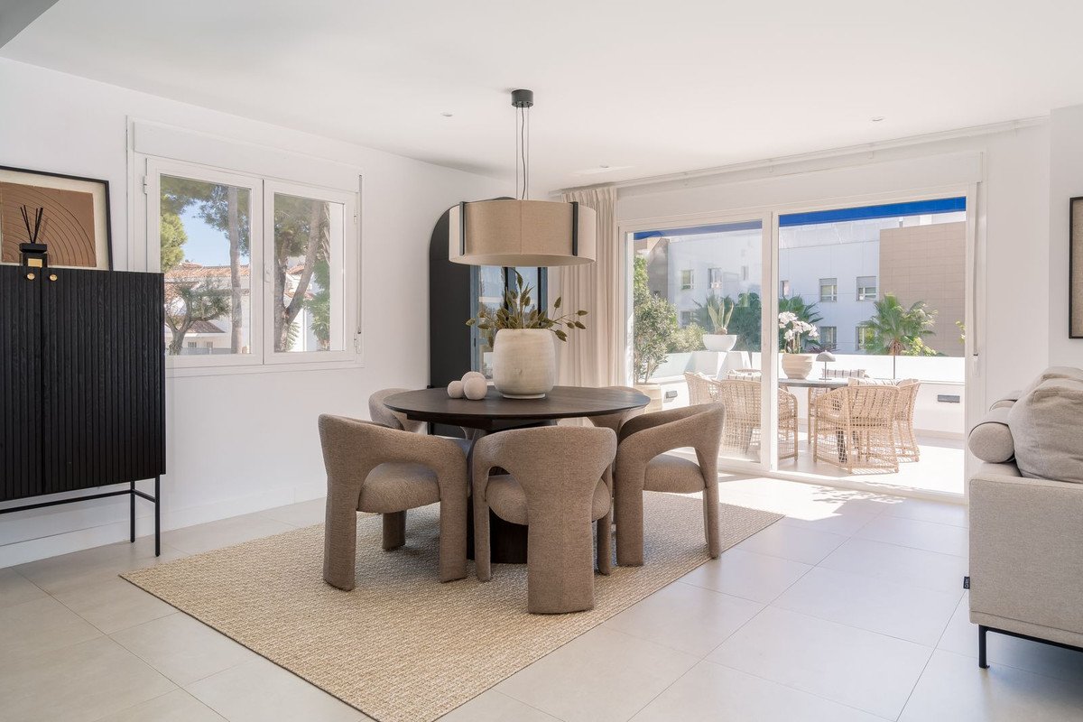 3 Bed Middle Floor Apartment in Nueva Andalucía