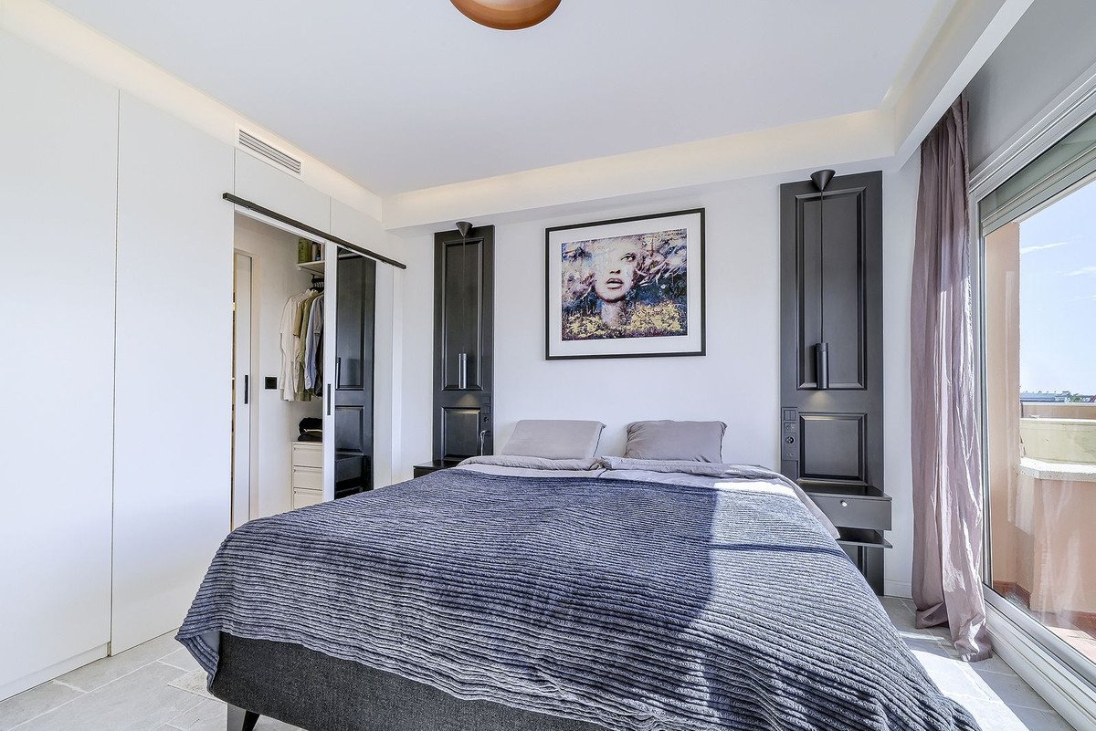 2 Bed Middle Floor Apartment in Nueva Andalucía