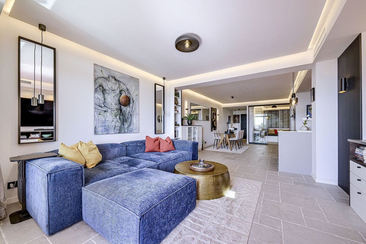 2 Bed Middle Floor Apartment in Nueva Andalucía