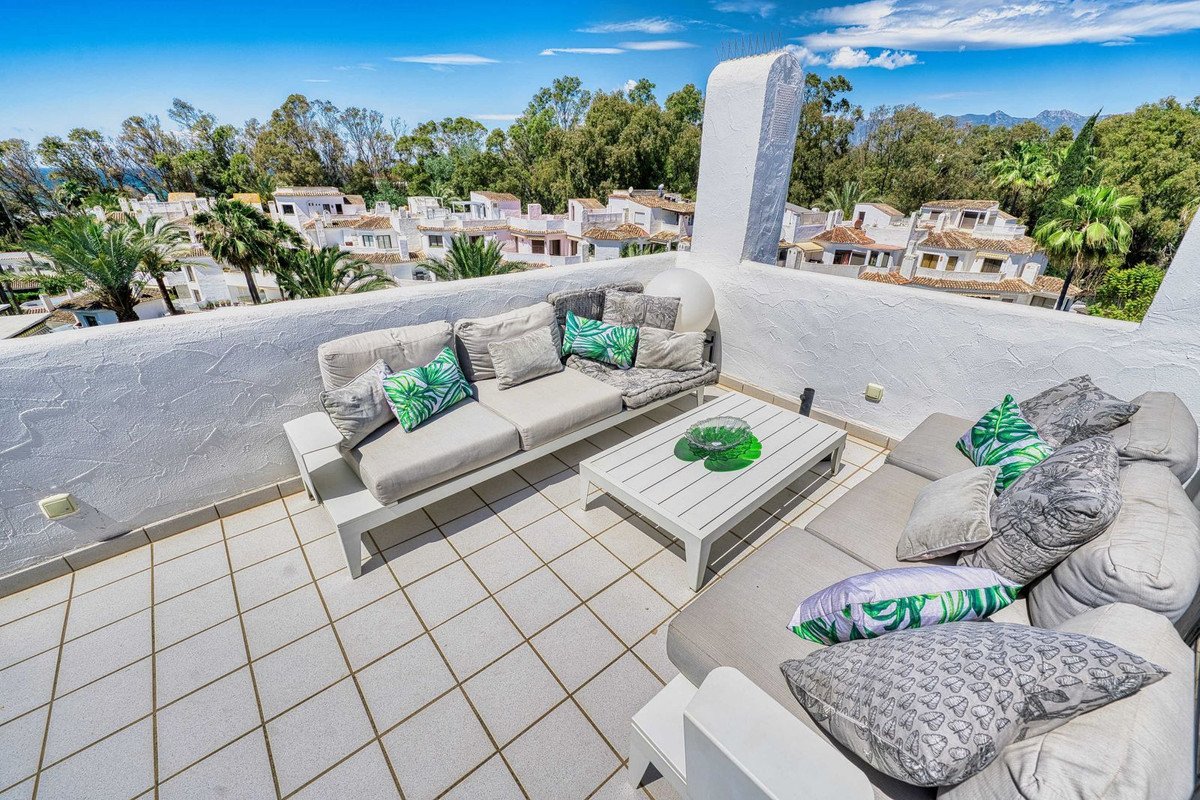 5 Bed Penthouse in Elviria
