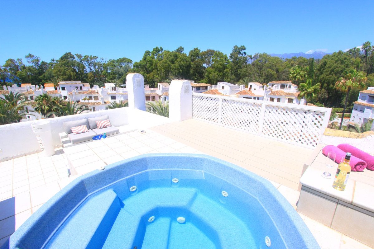 5 Bed Penthouse in Elviria