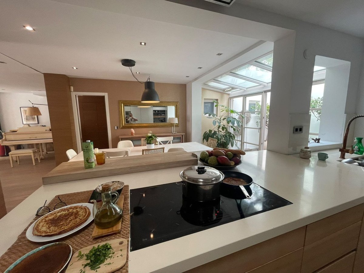 5 Bed Detached Villa in Atalaya