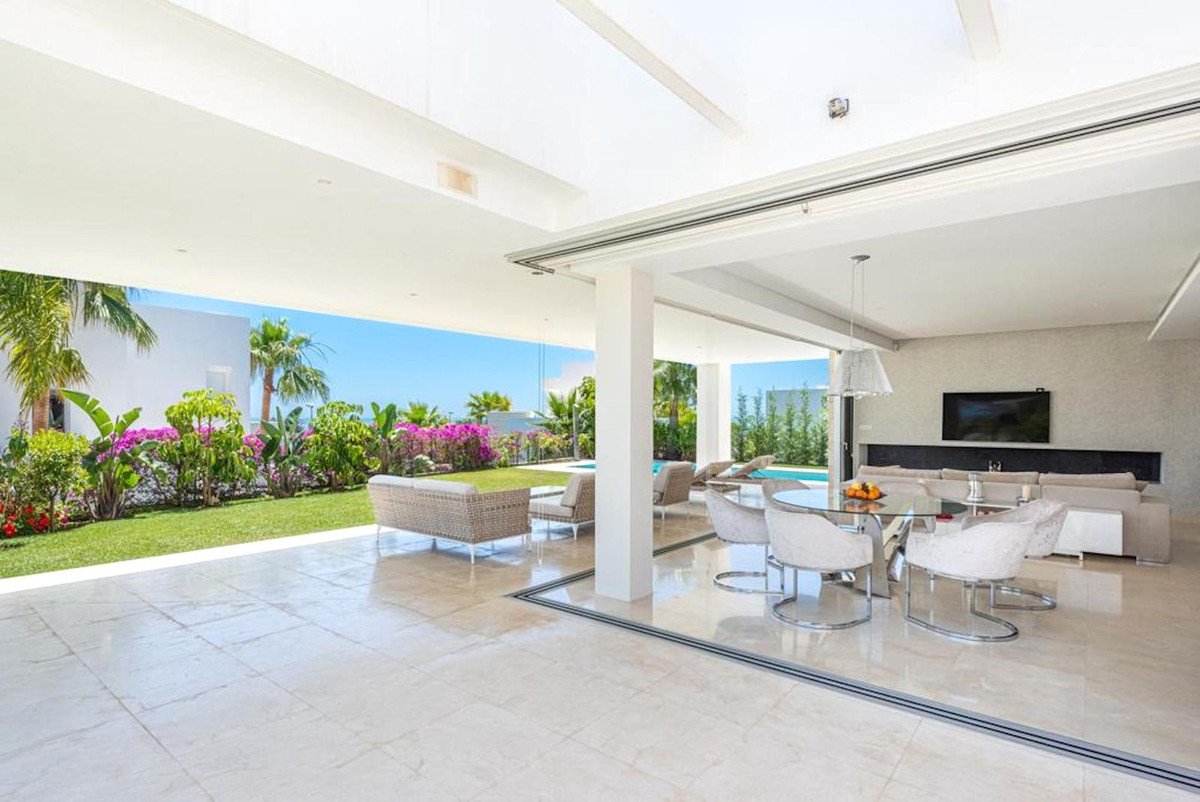 5 Bed Detached Villa in Río Real