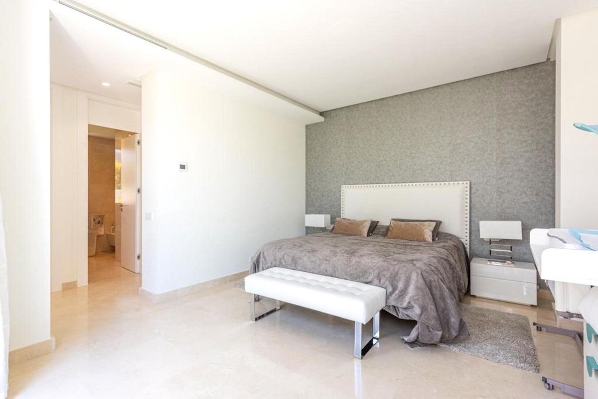 5 Bed Detached Villa in Río Real