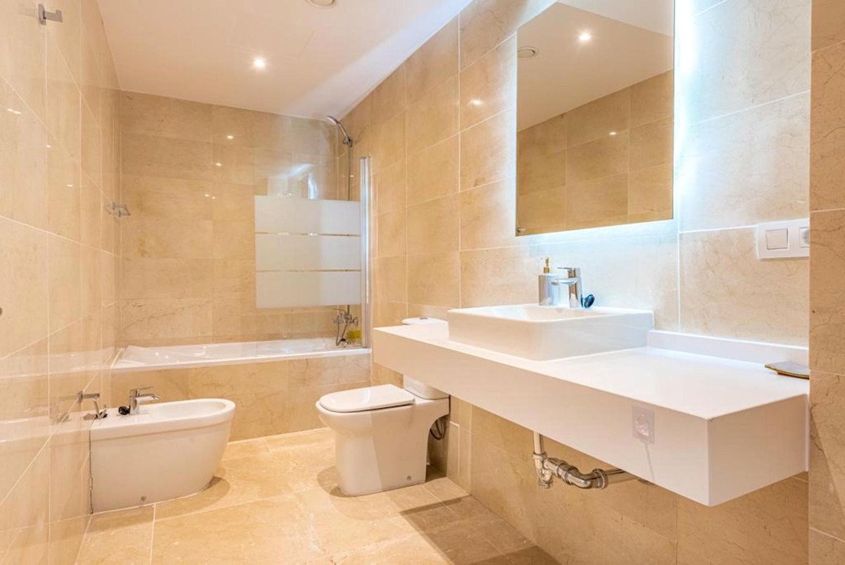 5 Bed Detached Villa in Río Real