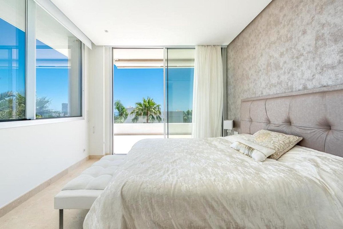 5 Bed Detached Villa in Río Real