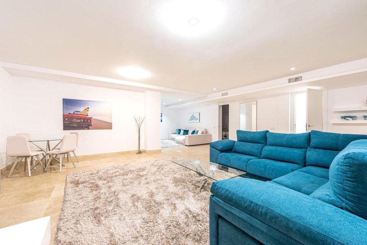 5 Bed Detached Villa in Río Real