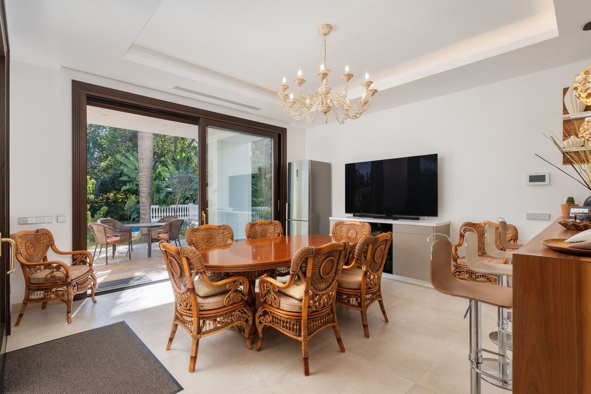 7 Bed Detached Villa in Guadalmina Baja