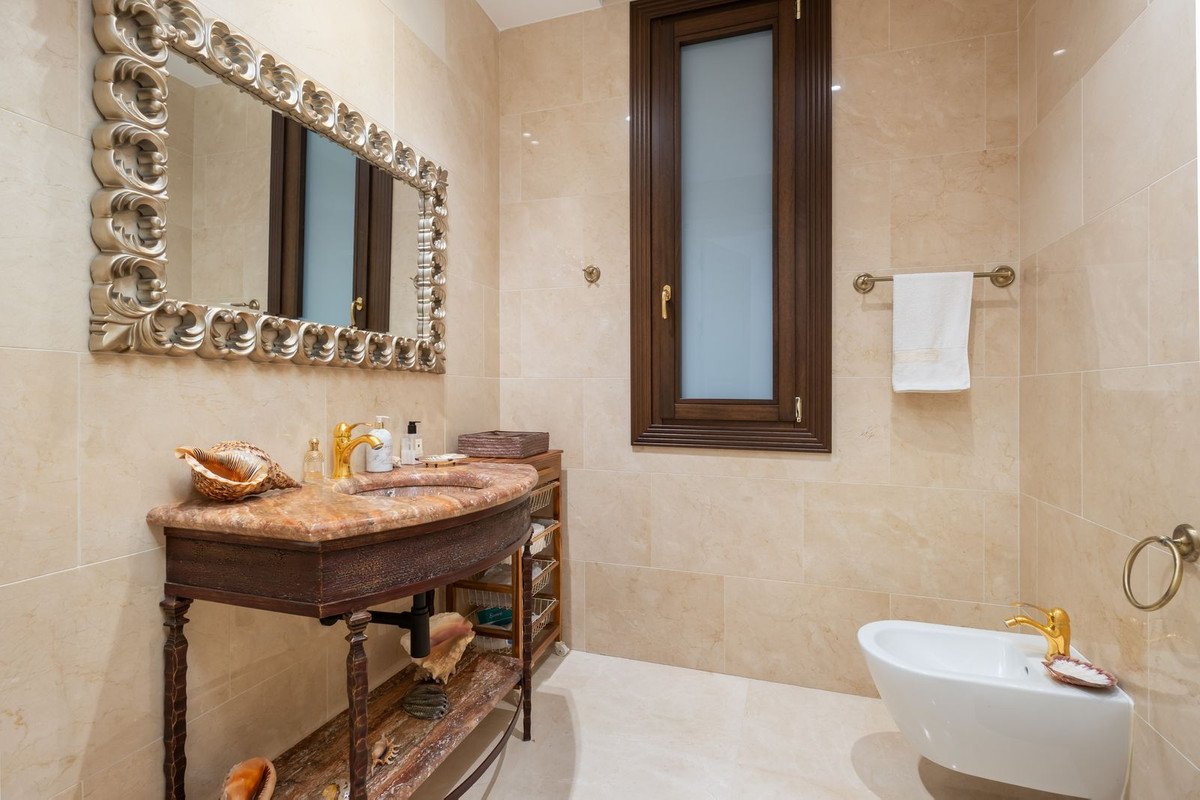 7 Bed Detached Villa in Guadalmina Baja