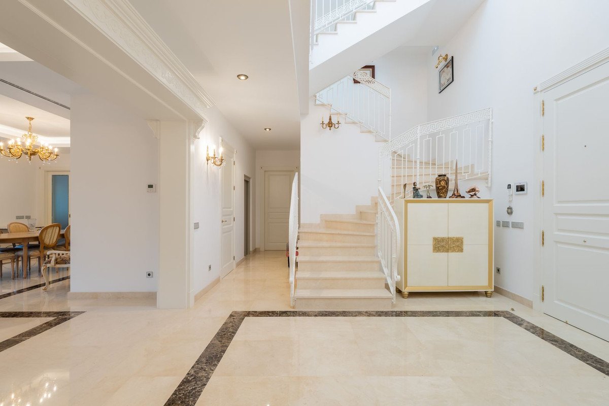 7 Bed Detached Villa in Guadalmina Baja
