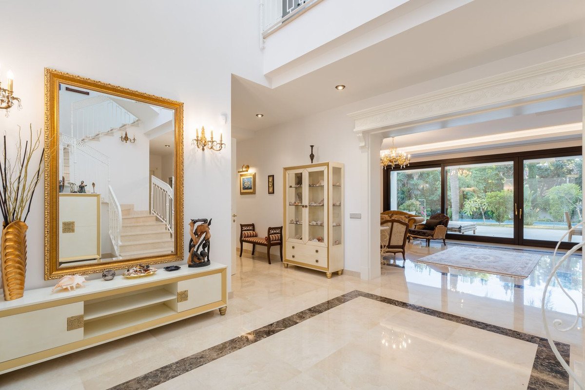 7 Bed Detached Villa in Guadalmina Baja