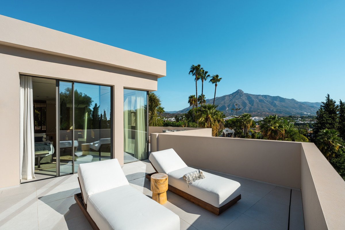 6 Bed Detached Villa in Nueva Andalucía