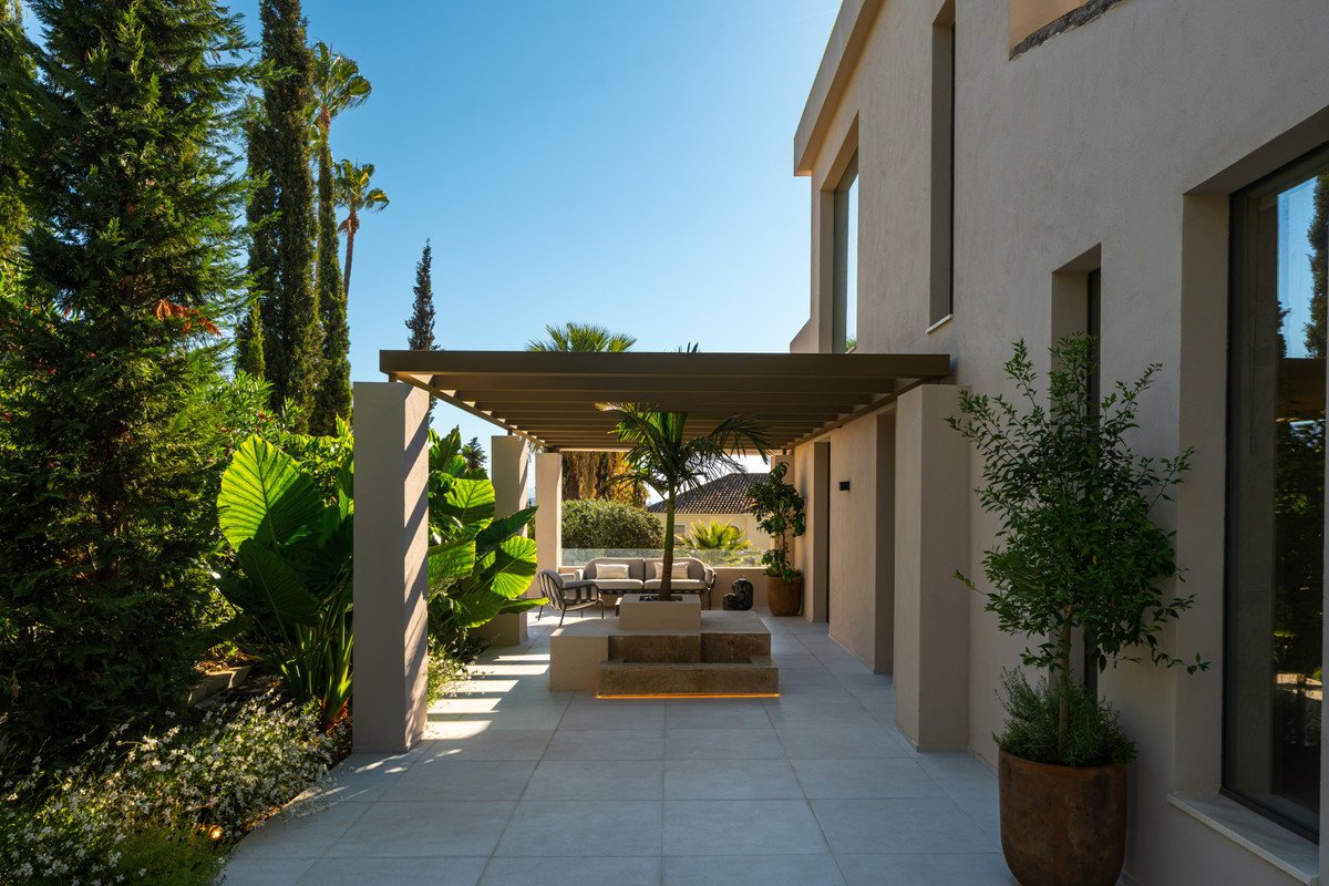 6 Bed Detached Villa in Nueva Andalucía
