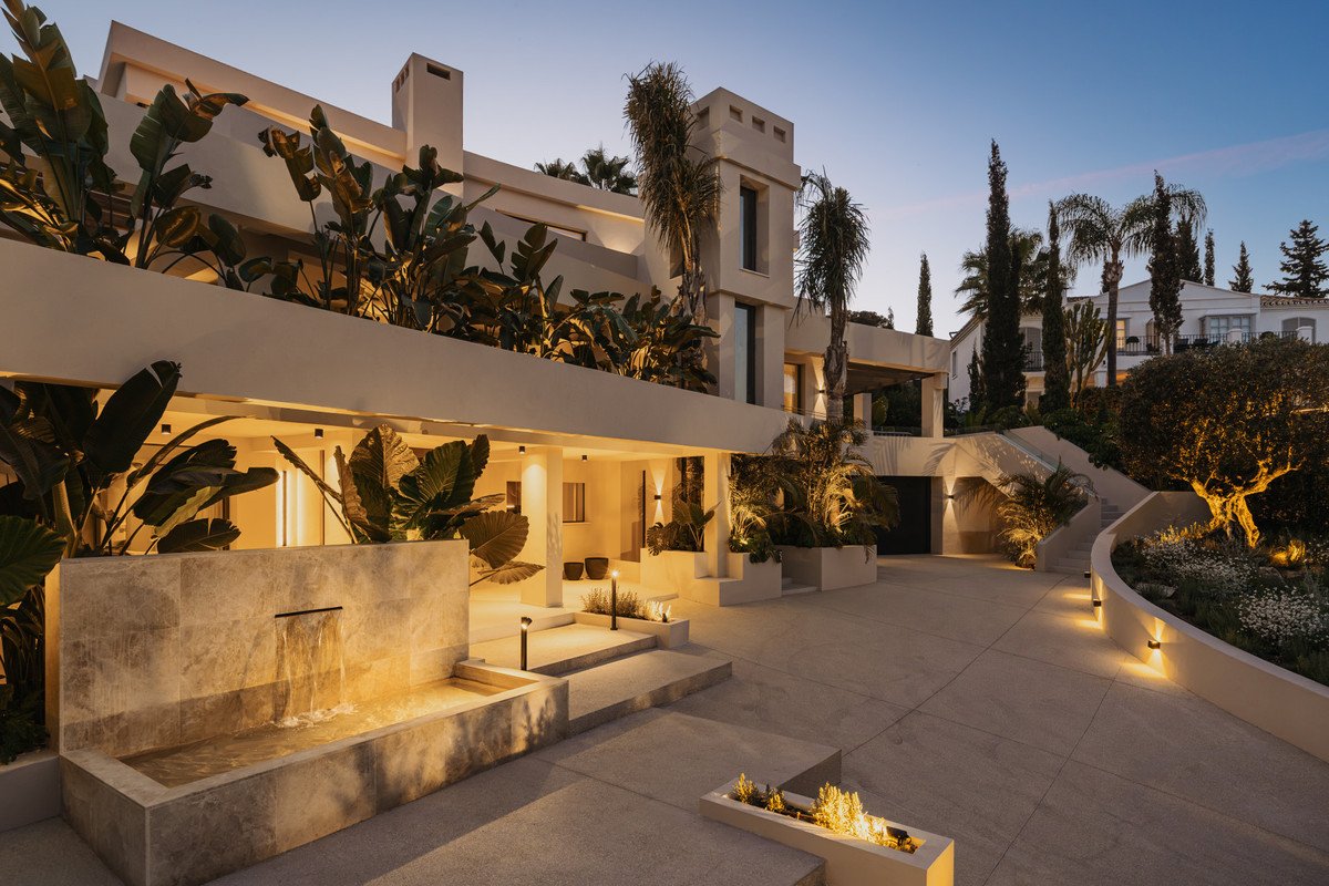 6 Bed Detached Villa in Nueva Andalucía