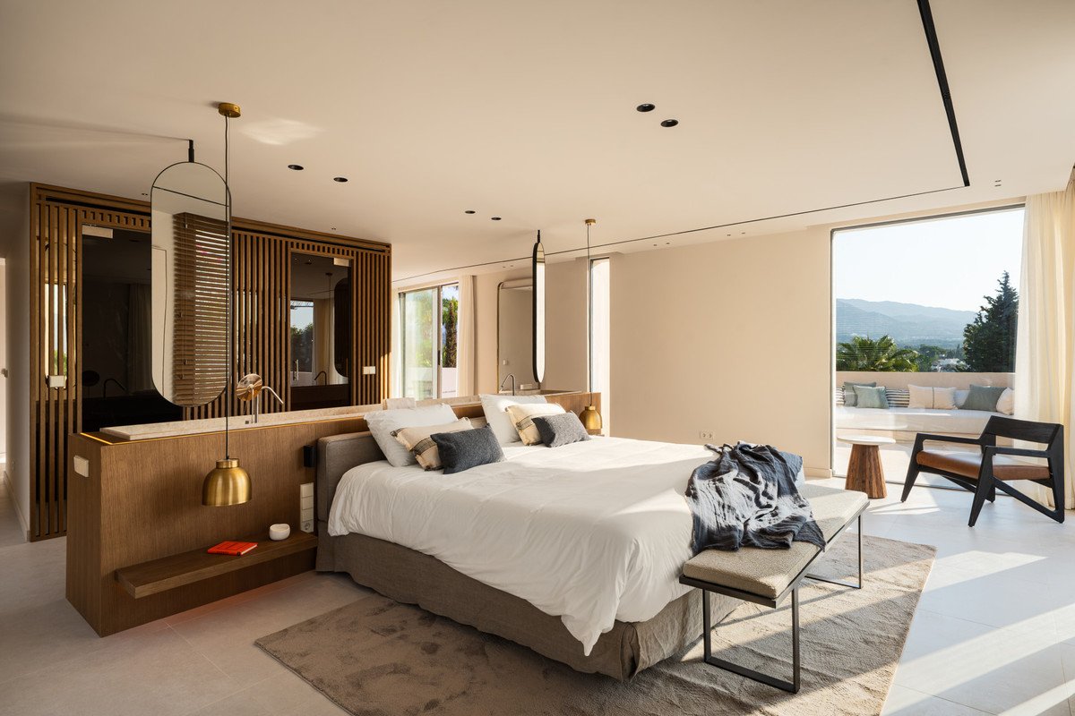 6 Bed Detached Villa in Nueva Andalucía