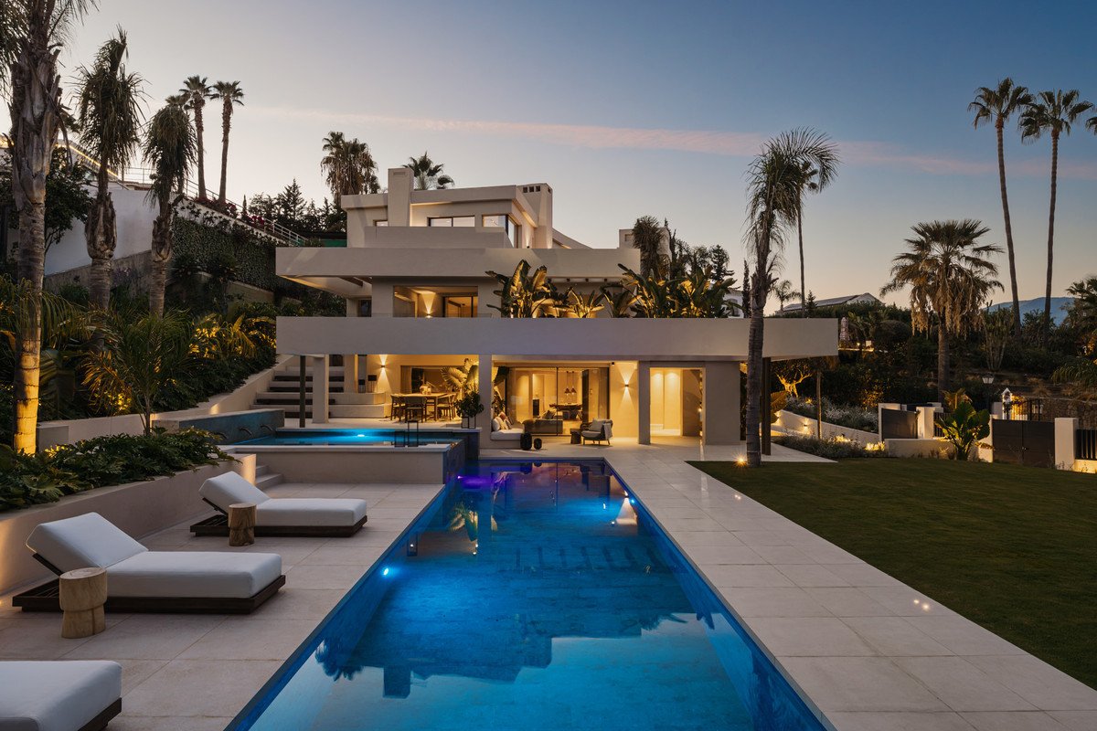 6 Bed Detached Villa in Nueva Andalucía
