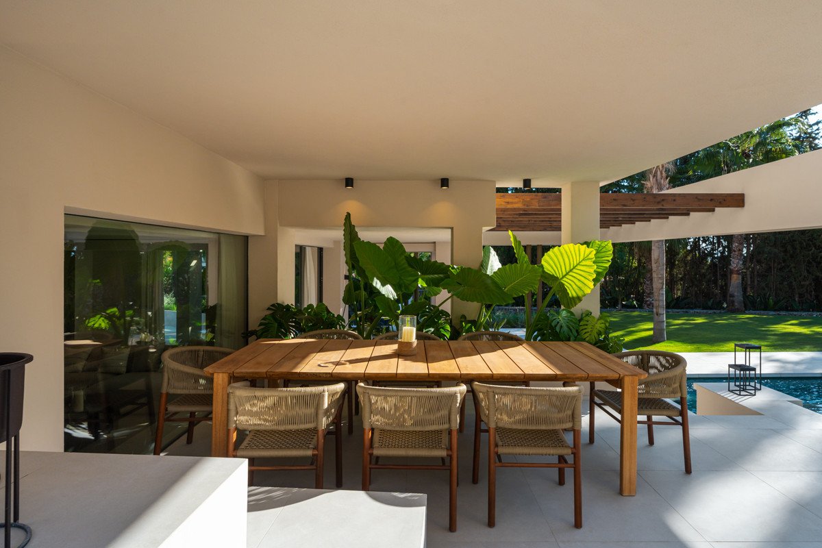 6 Bed Detached Villa in Nueva Andalucía