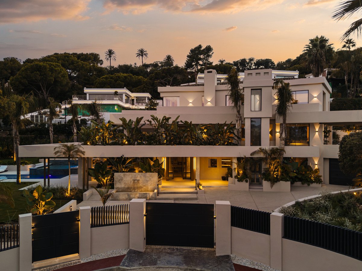 6 Bed Detached Villa in Nueva Andalucía