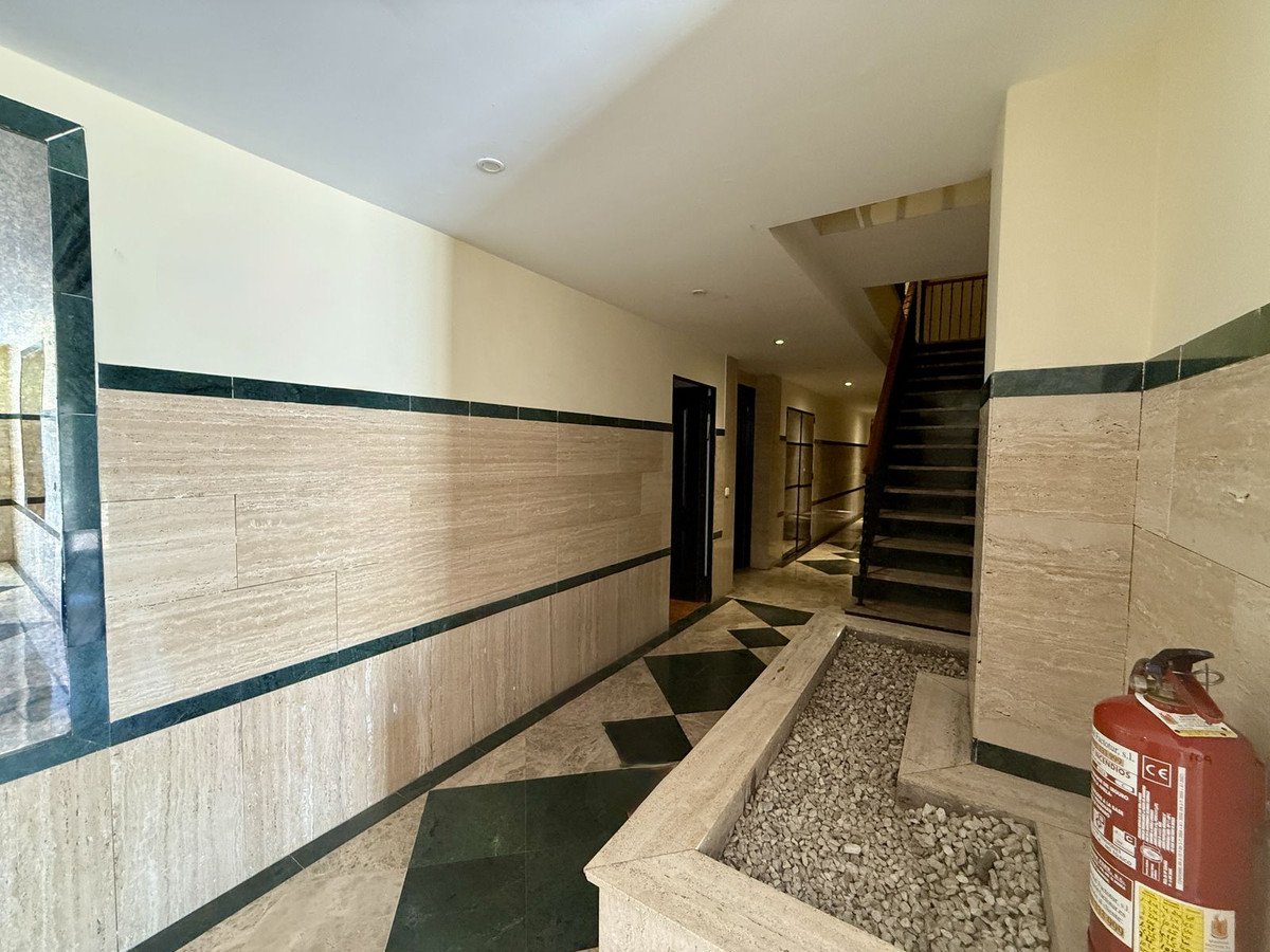 2 Bed Middle Floor Apartment in Nueva Andalucía